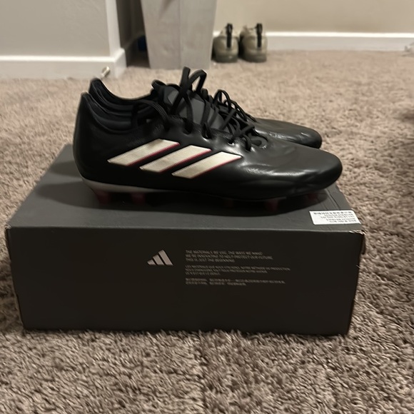 Size 10.5 - Picture 4 of 4